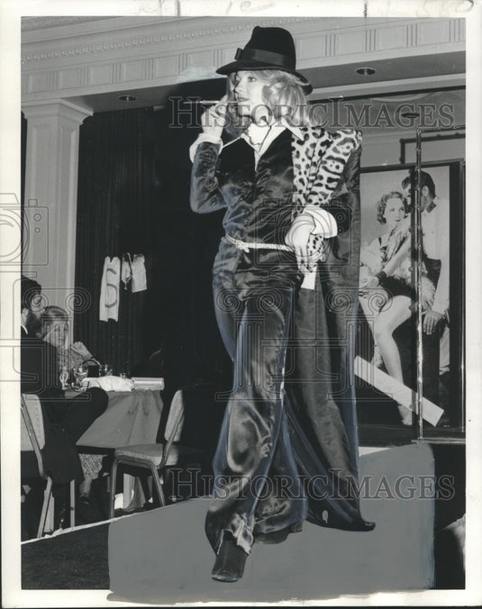 1973 Press Photo Brenda George Walking Down a Catwalk- Historic Images