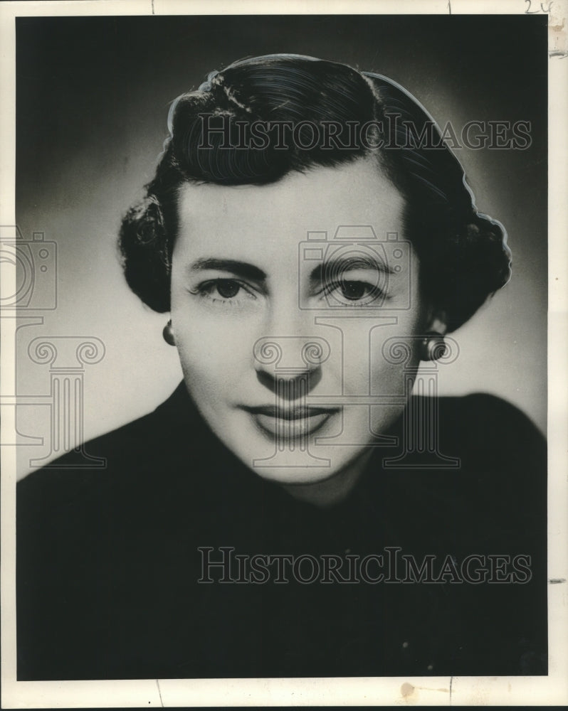 Load image into Gallery viewer, 1951 Press Photo Fashion Designer for Nelly Don, Ann Garner - noo20342
