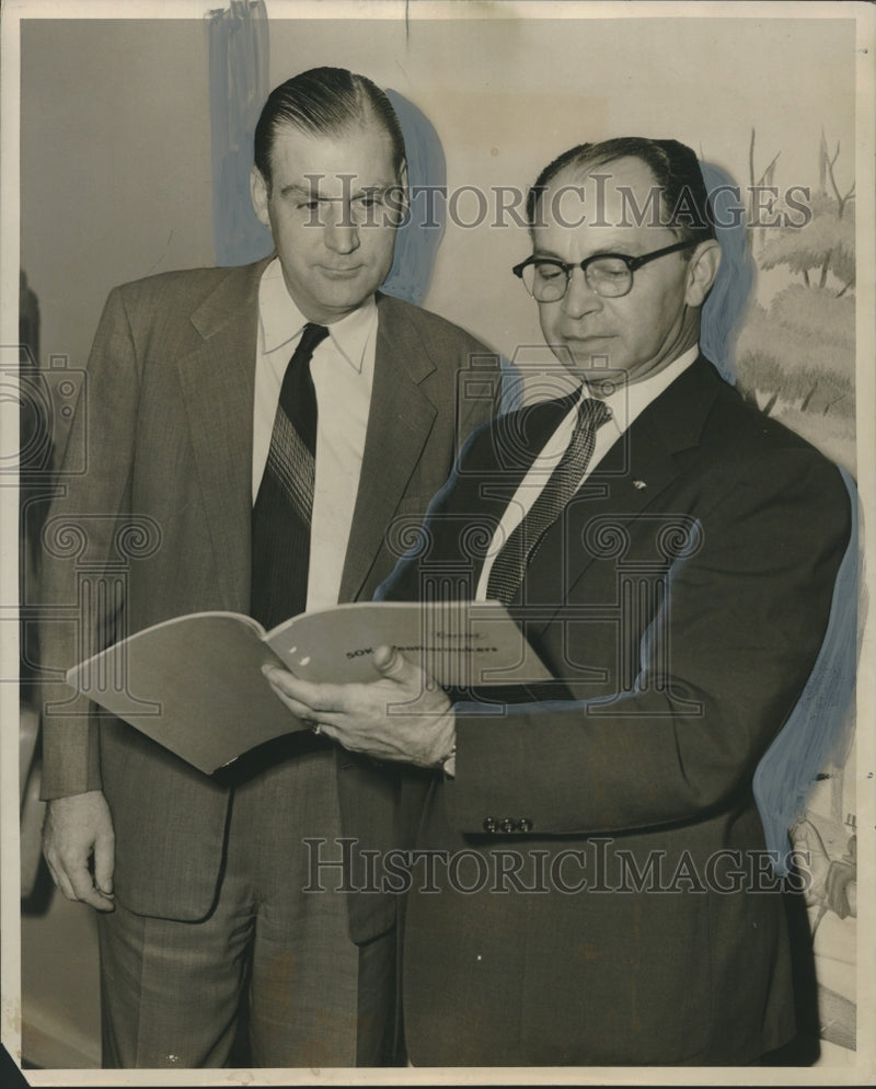 Load image into Gallery viewer, 1955 Press Photo Carrier Corporation Meeting Directors, New Orleans - noo20383
