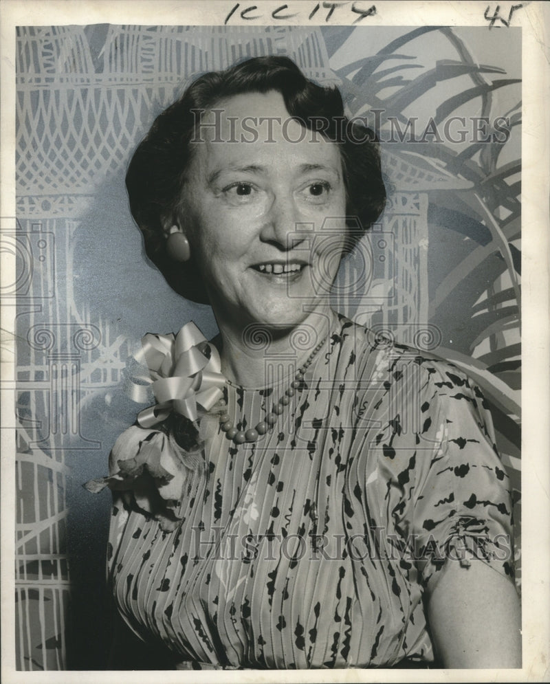 Load image into Gallery viewer, 1955 Press Photo Mrs. Helen Geeck, New Orleans - noo20439

