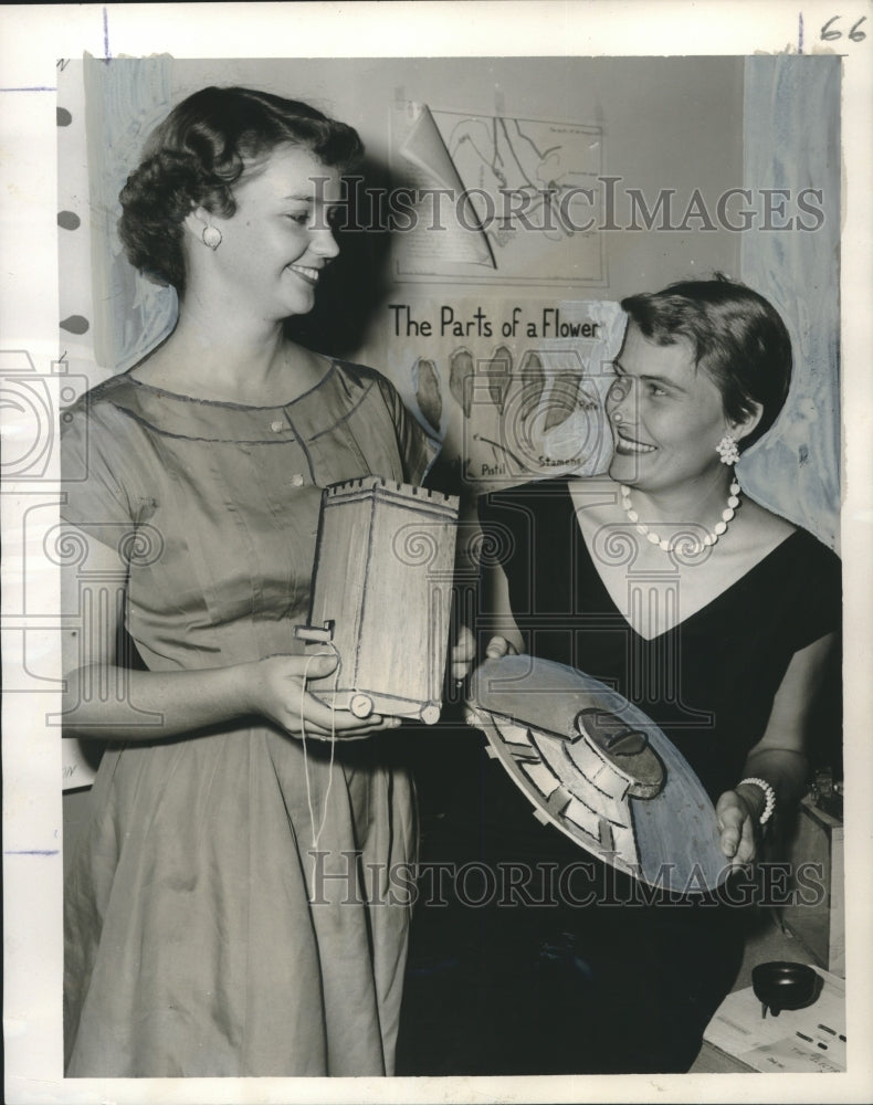 1956 Press Photo New Orleans Physical Education Teachers with Models - noo20481