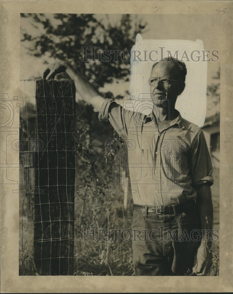 1950 Press Photo Cattle Farmer Stanley L. Garcia of Nine-Mile Post, Gentilly