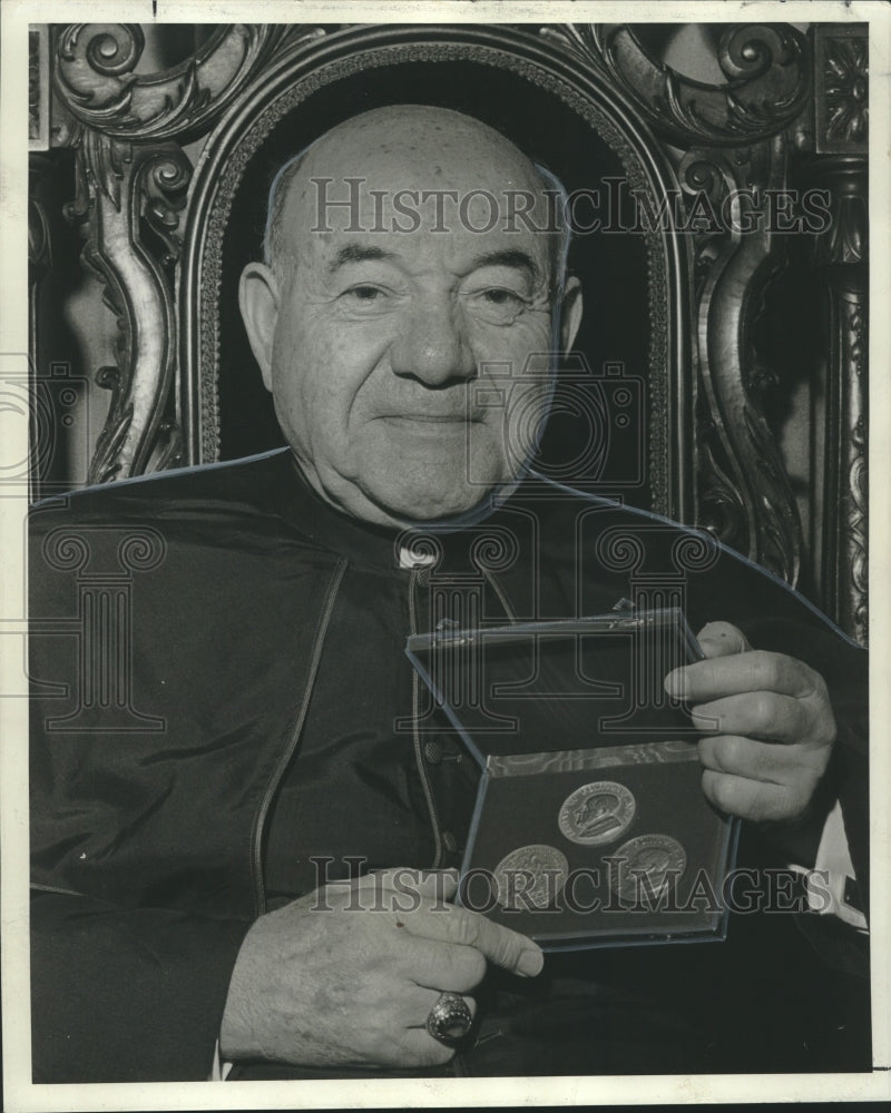 Load image into Gallery viewer, 1966 Press Photo Bishop Charles P. Greco displays Papal gift from Pope Paul VI

