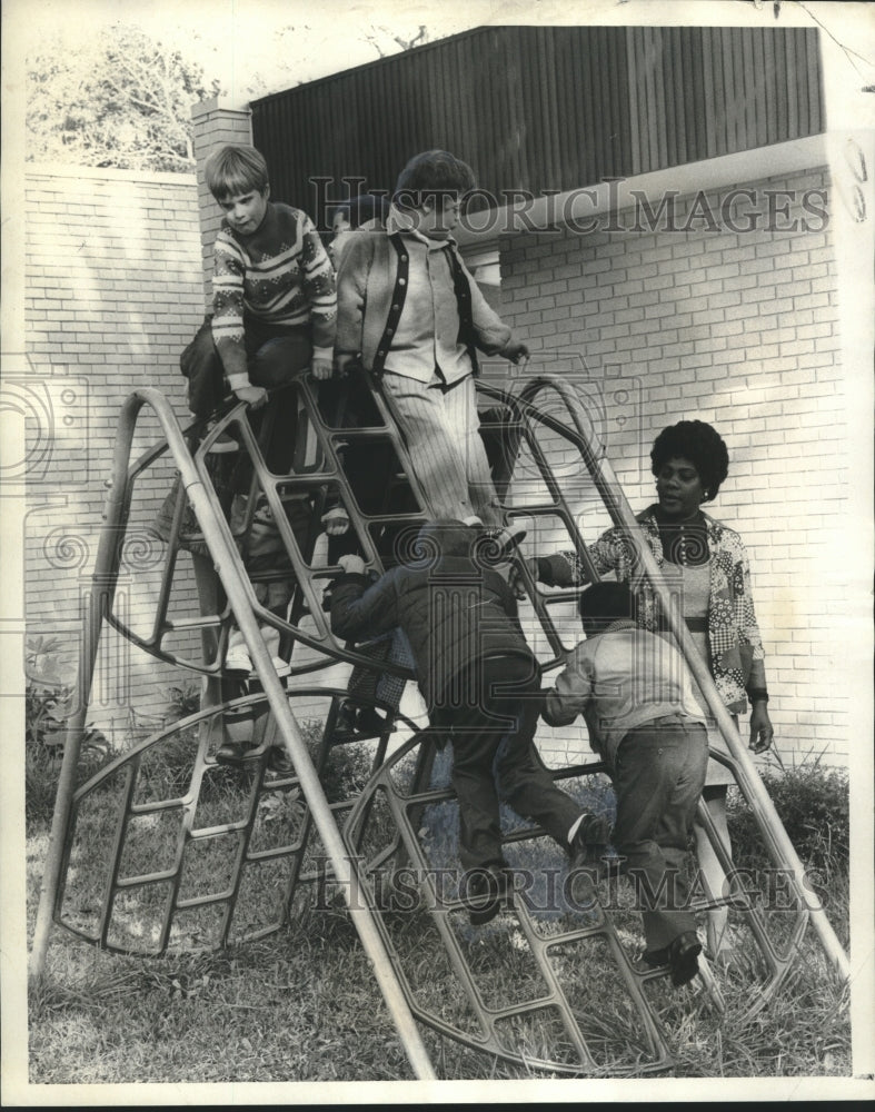 1972 Press Photo Kids on Jungle Jim with Teaching Assistant, New Orleans- Historic Images