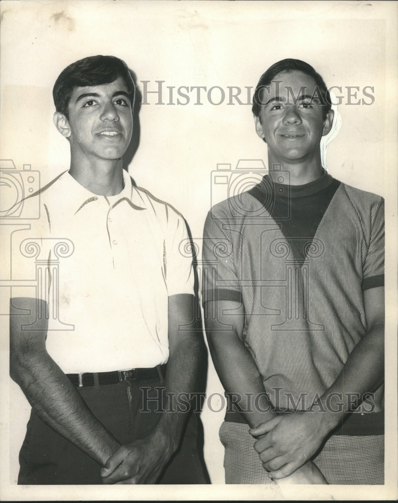 1968 Press Photo Cor Jesu High School Golfers Charles and Jerome Gambino- Historic Images