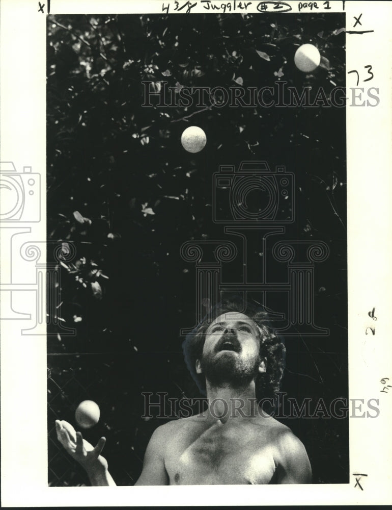 1979 Press Photo Juggler Bill Galvin, New Orleans - noo20895- Historic Images