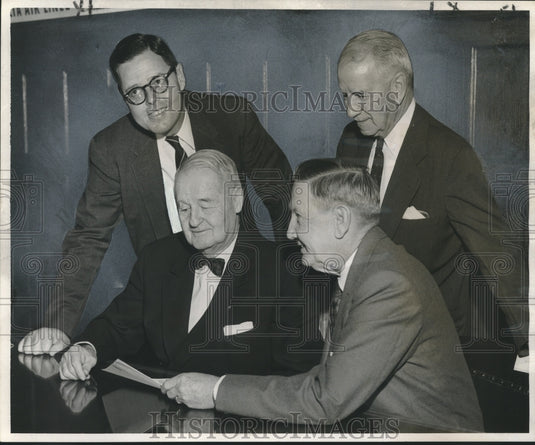 1956 Press Photo New Orleans Convention & Visitors Heads View Annual Report