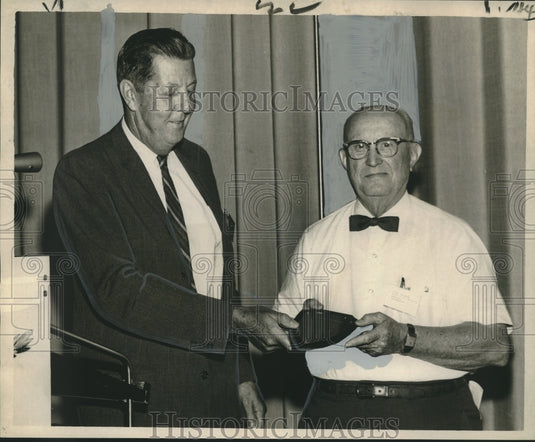 1962 Press Photo Meridian, Mississippi Housing Director Gets Plaque on Birthday