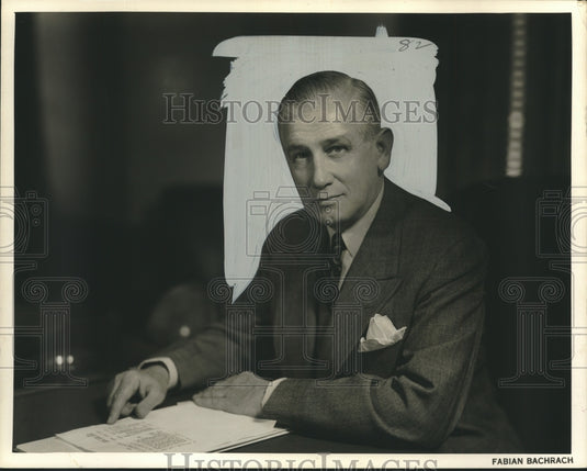 1956 Press Photo Reconstruction & Development Bank Officer, Washington, D.C.