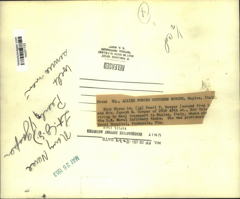 1953 Press Photo New Orleans Navy Nurse & Mom Arrives in Naples, Italy