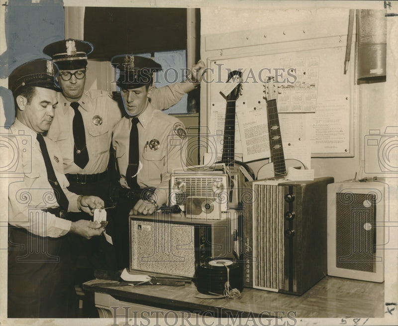 Load image into Gallery viewer, 1959 Press Photo Fourth District Police with Stolen Goods, New Orleans
