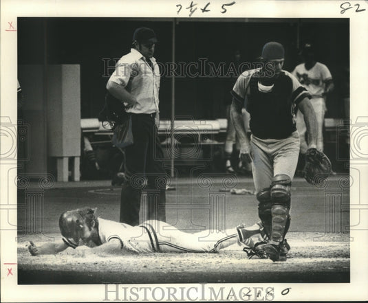 1977 Press Photo Pelicans Versus Aeros Baseball Game Action in New Orleans- Historic Images