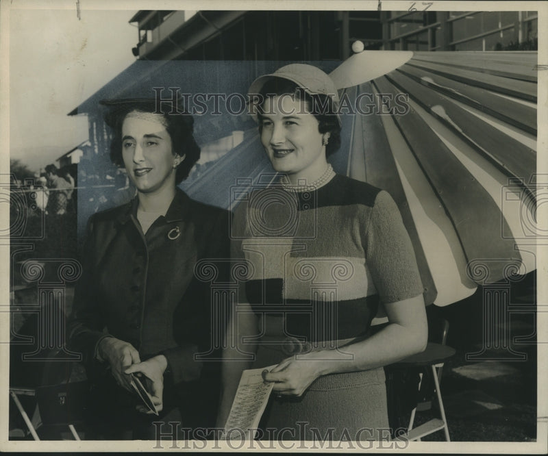 Load image into Gallery viewer, 1955 Press Photo Former New Orleanian &amp; Friend Visit Fair Grounds, New Orleans
