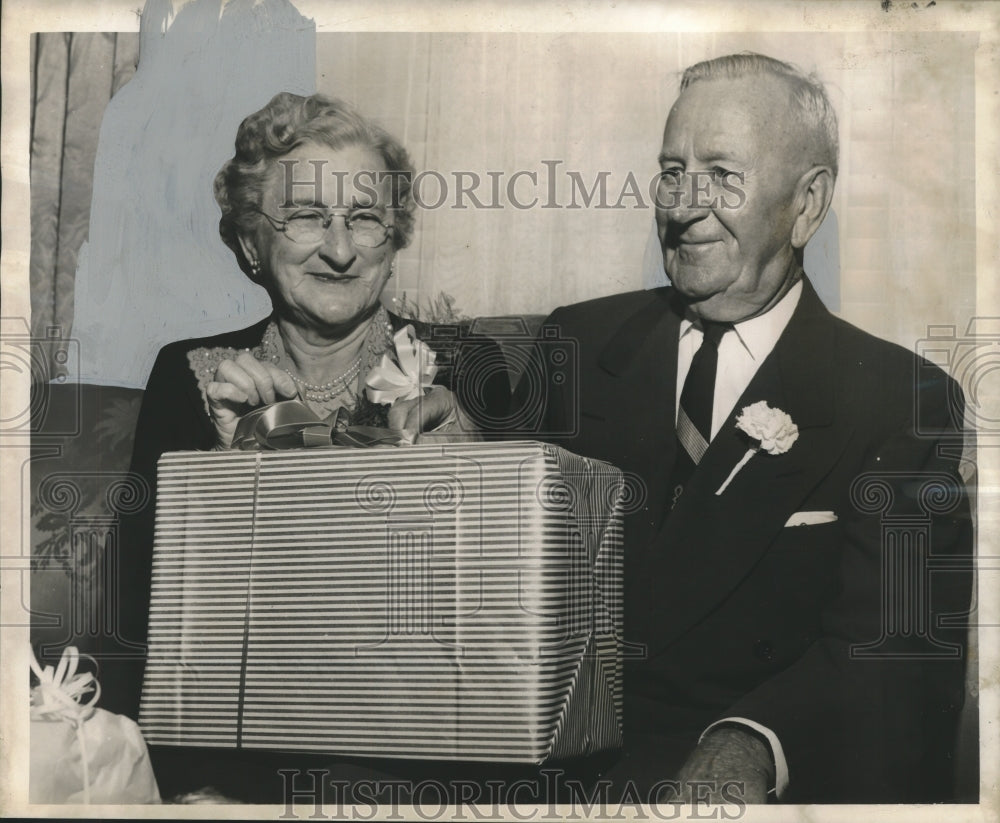 1956 Press Photo Mr. and Mrs. W.G. Gray Celebrating Their Wedding Anniversary