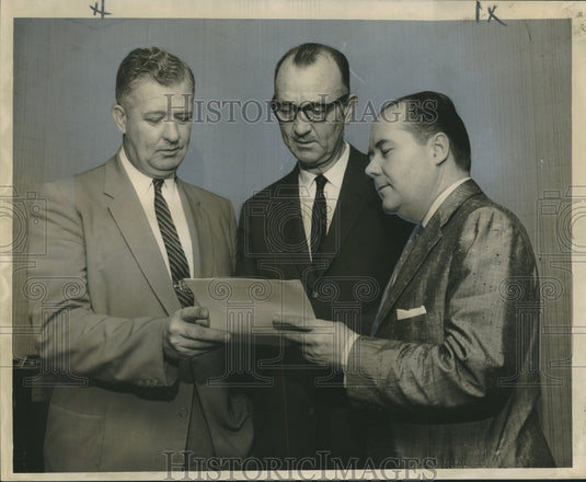 1959 Press Photo Committee Members Plan Freedom Forum Programs, New Orleans- Historic Images