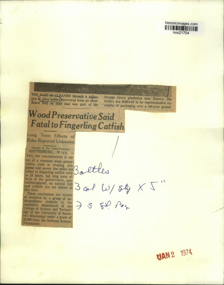 1974 Press Photo Mississippi - Bottles Recovered at Orange Grove Plantation