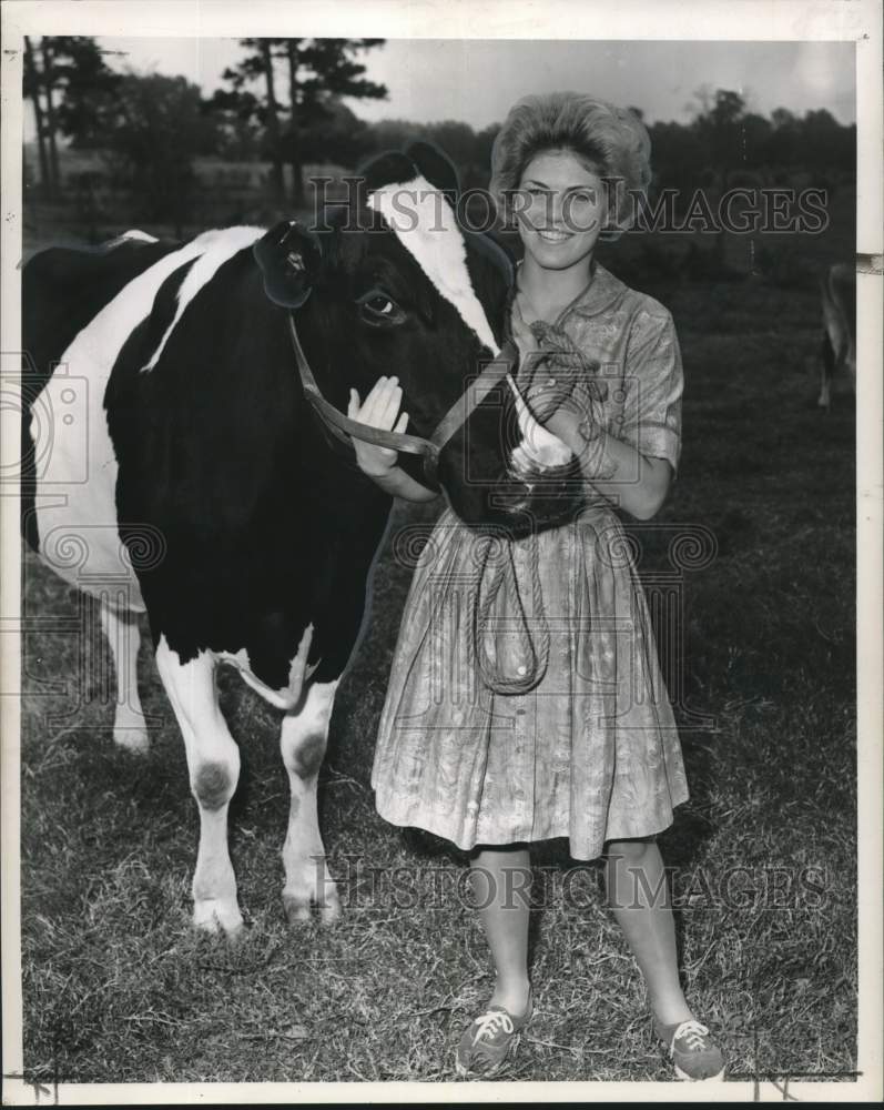 Load image into Gallery viewer, 1962 Press Photo Rosy Williams, First Place Good Provider Winner &amp; Jersey Cow
