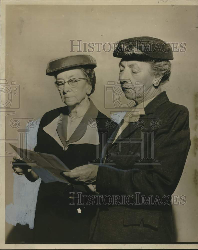 Load image into Gallery viewer, 1957 Press Photo Margaret Baumy &amp; Mrs. Gerchow of Archdiocesan Catholic Women

