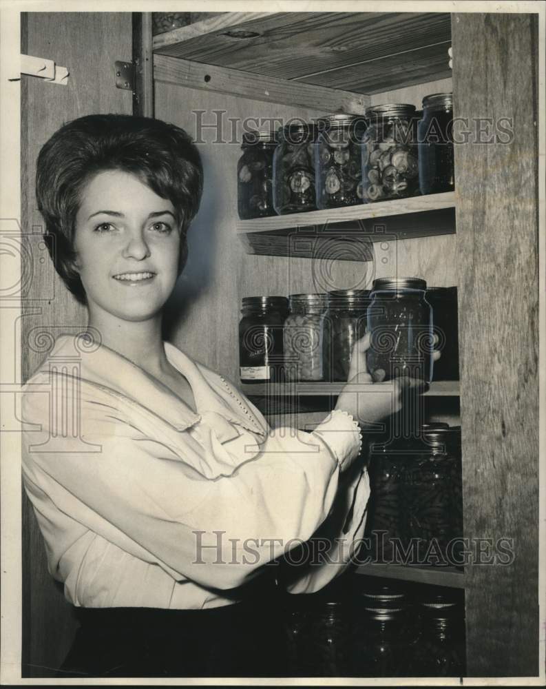 1965 Press Photo Patricia Sholar, Second Place Good Provider of Ascension Parish- Historic Images