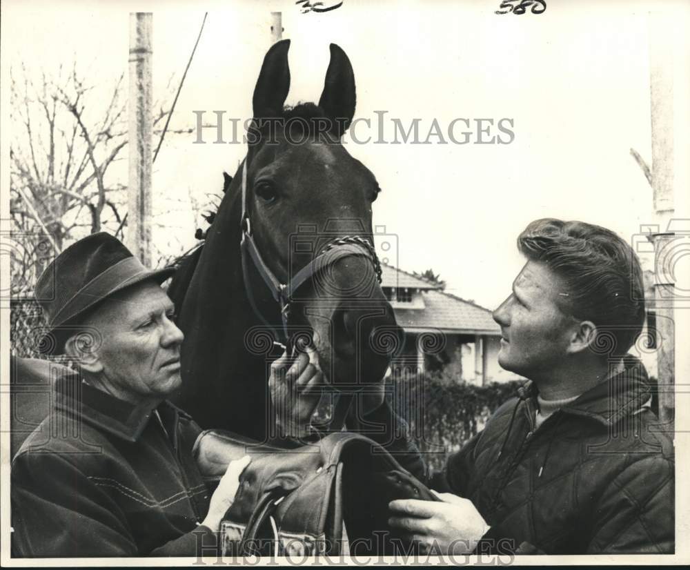 1972 Press Photo Horse Racing - Round Pearl, Trainer Roy Gillem &amp; Son Bobby- Historic Images