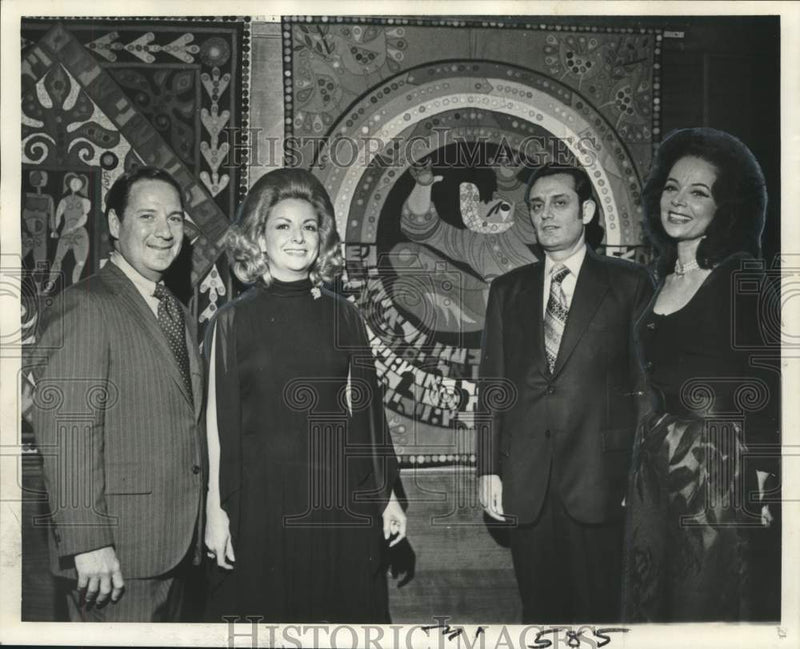 Load image into Gallery viewer, 1971 Press Photo Israelie Consul General Moshe Gilboa at International House
