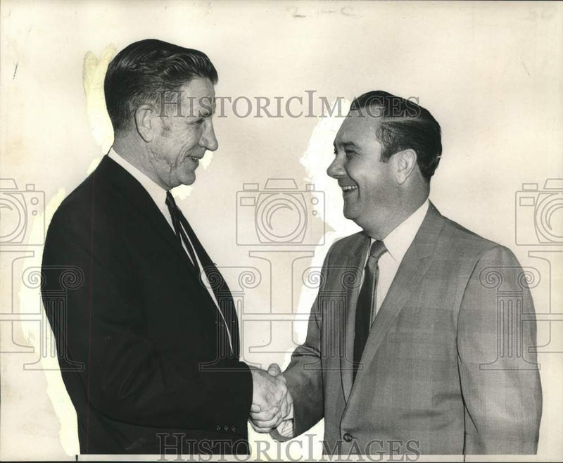 Load image into Gallery viewer, 1969 Press Photo Charles Glasgow, Wilbur Cox of Society Traffic &amp; Transportation
