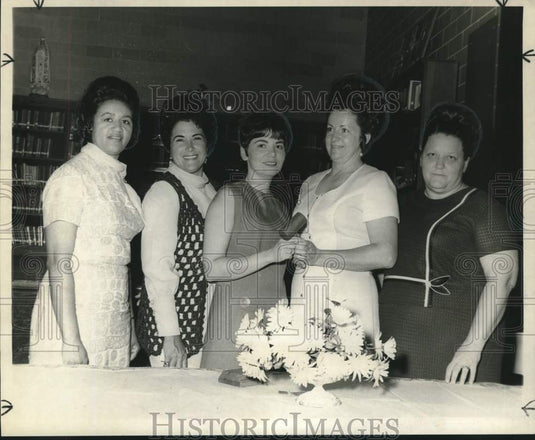 1970 Press Photo Officers of the Parents Club of St. Anthony School in Gretna- Historic Images