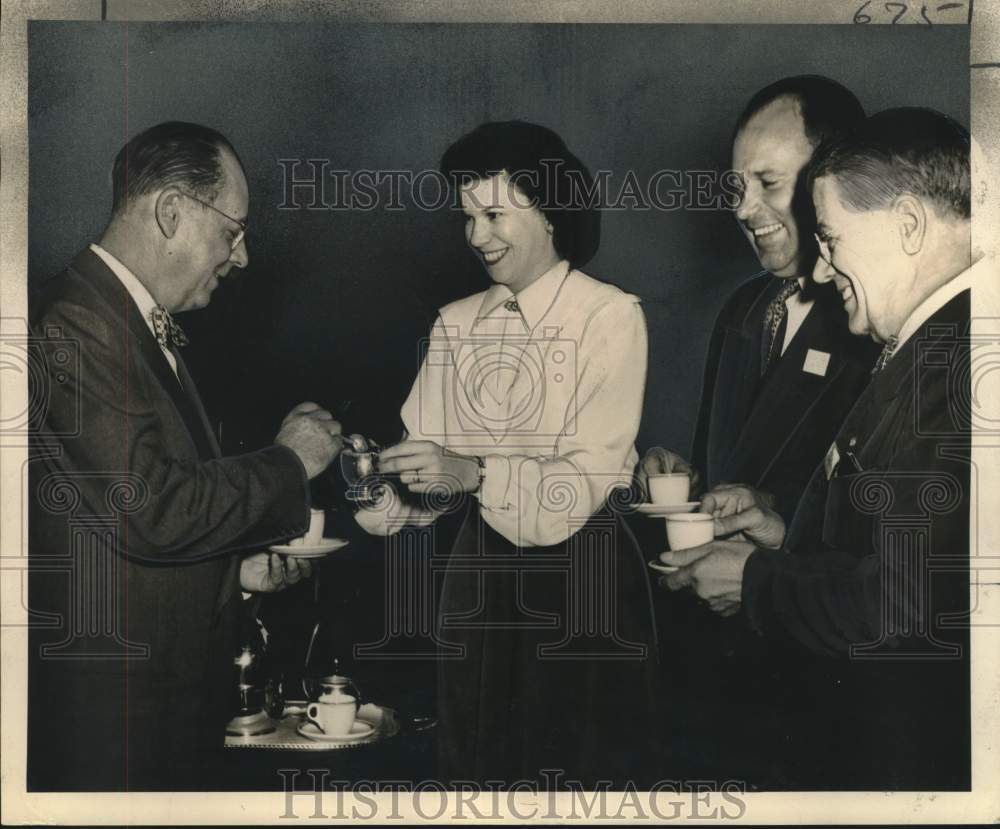 1949 Press Photo Kiwanis Club Convention Visitors At Governor Long&#39;s Office