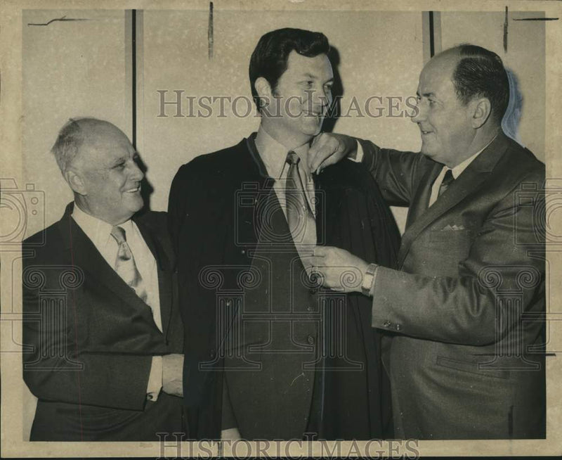Load image into Gallery viewer, 1971 Press Photo Judge Thomas L. Giraud, Orleans Parish Traffic Court

