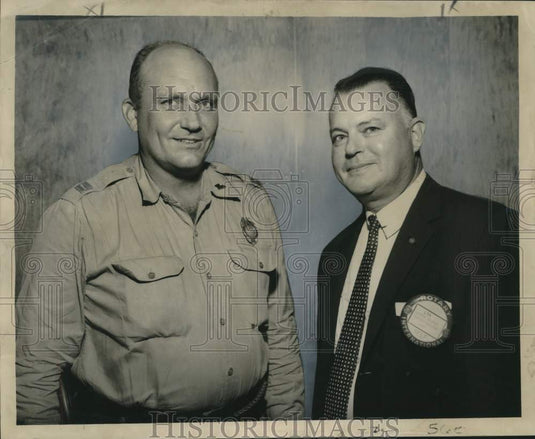1958 Press Photo Police Capt. George Gillespie with Lynton J. Griffin