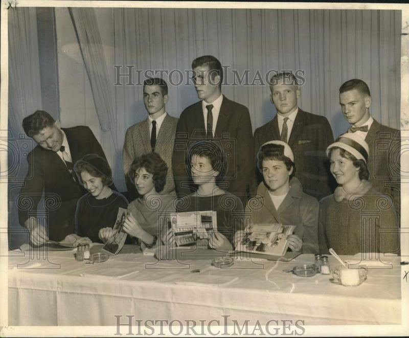 Load image into Gallery viewer, 1959 Press Photo A.J. Rhodes presents Louisiana Good Providers with awards
