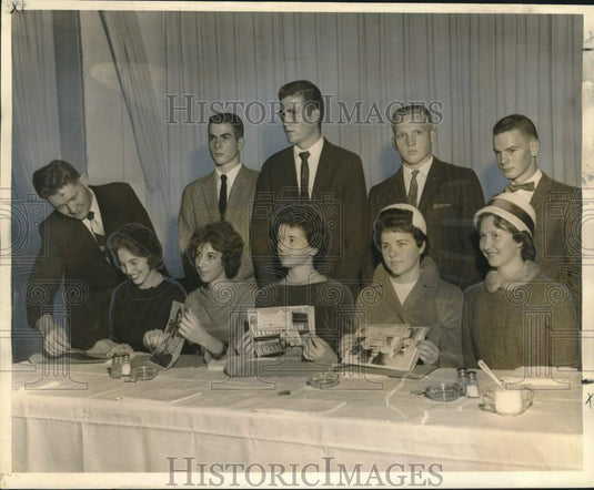 1959 Press Photo A.J. Rhodes presents Louisiana Good Providers with awards