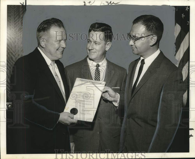 Load image into Gallery viewer, 1958 Press Photo Larry Gonsoulin, Southern Men's and Boy's Apparel Club
