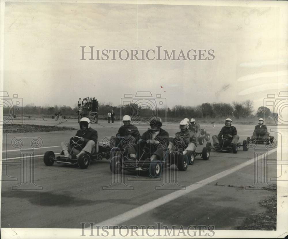 1960 Press Photo Go-Kart drivers get ready for southern championships- Historic Images