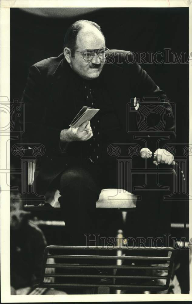 1979 Press Photo Frank Hammond, calling service at Davis Cup - noo23101- Historic Images