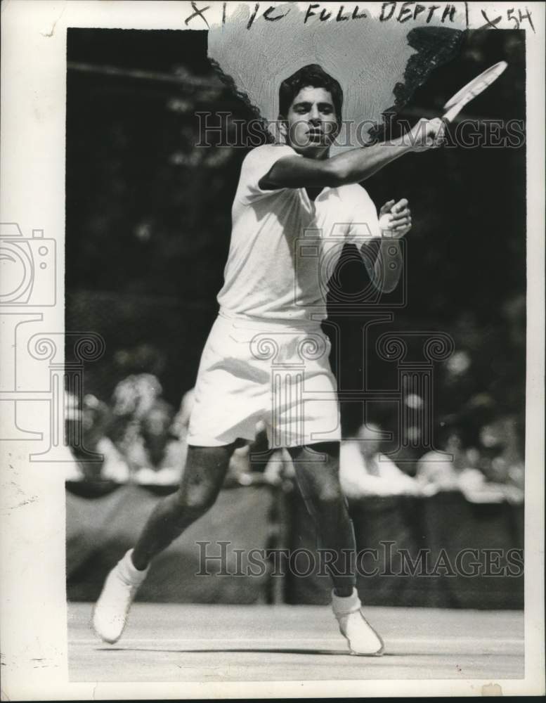 1967 Press Photo Tennis Player Pancho Gonzales in Action- Historic Images