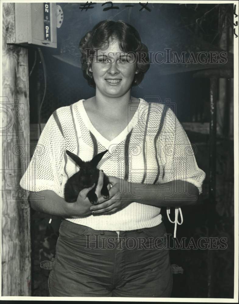 Load image into Gallery viewer, 1979 Press Photo Susie Cook, of Greenwood, second-place Good Provider winner
