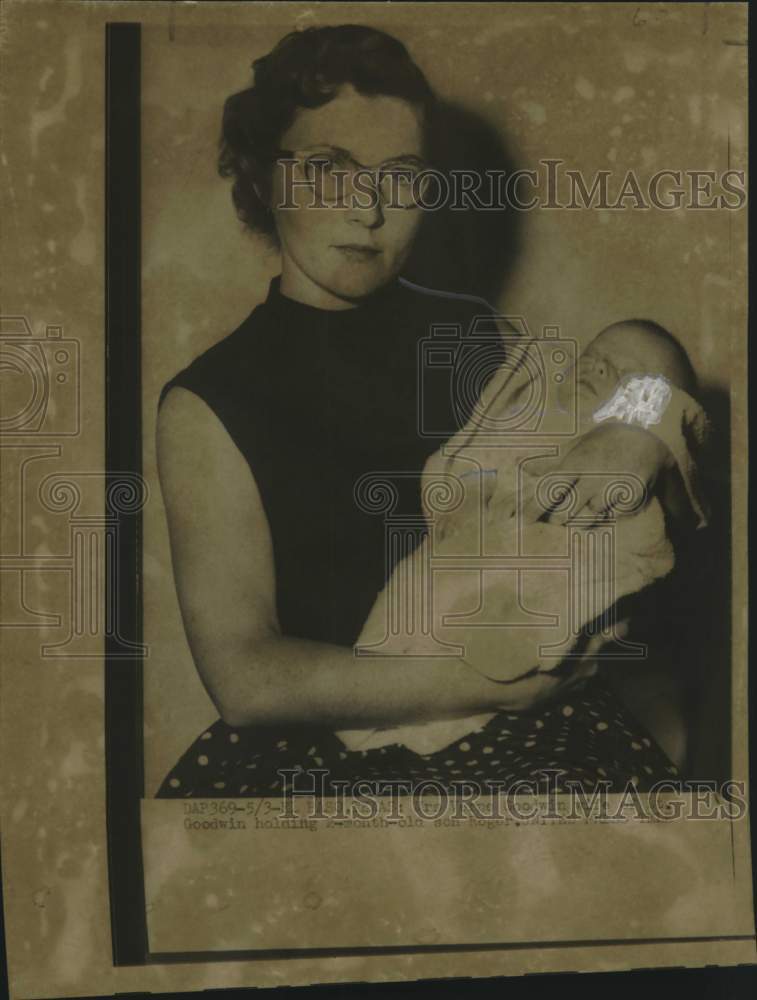 1952 Press Photo Goodwin holding her son Roger - noo23184