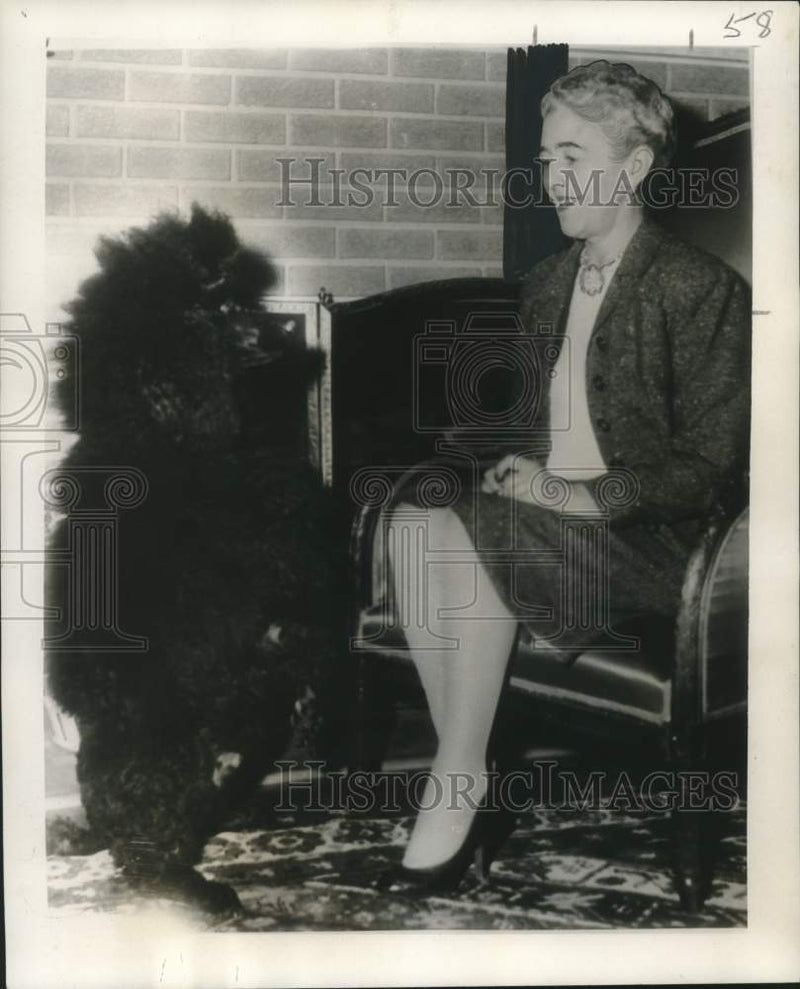 Load image into Gallery viewer, 1957 Press Photo Mrs. Hugh H. Goodwin, wife of Rear Admiral Goodwin - noo23193
