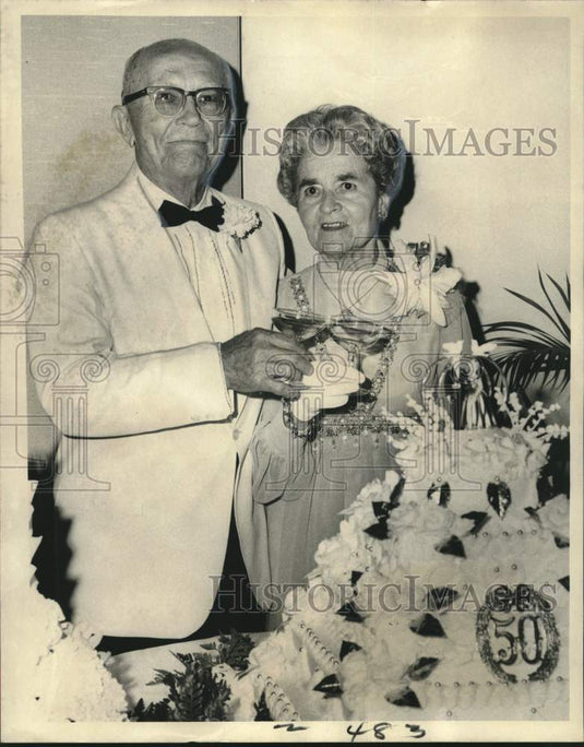 1971 Press Photo Mr. and Mrs. Nicholas Gentilich Celebrating Their Anniversary- Historic Images