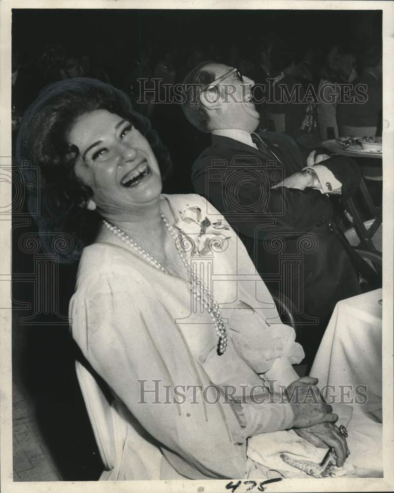 Load image into Gallery viewer, 1969 Press Photo David and Sadie Gertler, laughing at a dinner party - noo23518
