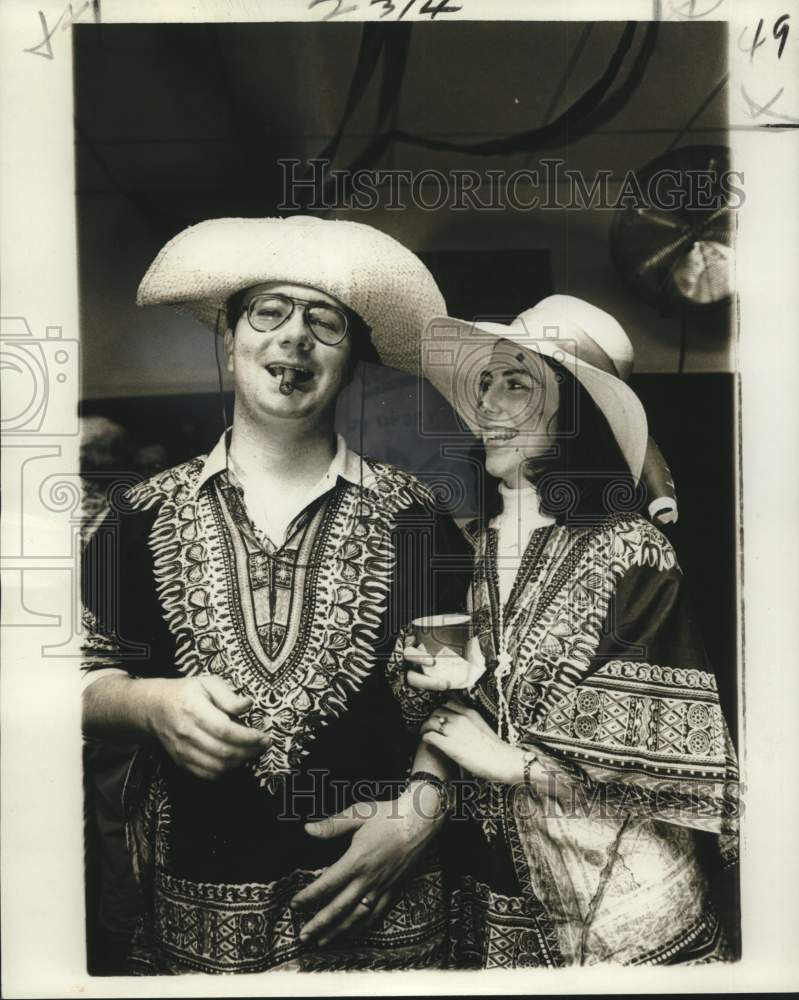 Load image into Gallery viewer, 1977 Press Photo Mr. and Mrs. William J. Gustre III - noo23684
