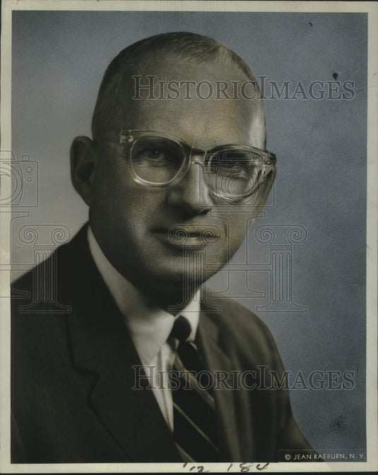 1961 Press Photo Arthur W. Gilbert, vice-president, Freeport Sulphur Company- Historic Images
