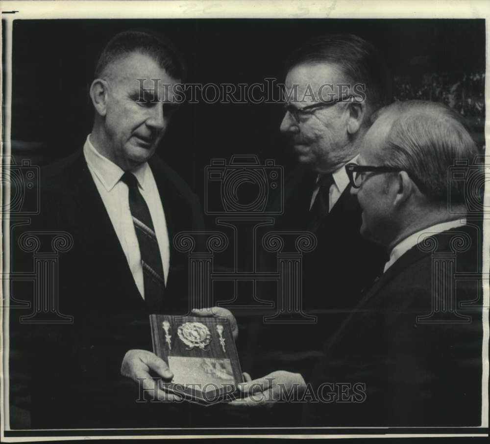 1969 Press Photo Wes Gallagher, &quot;Alumnus of the Year&quot; Louisiana State University- Historic Images