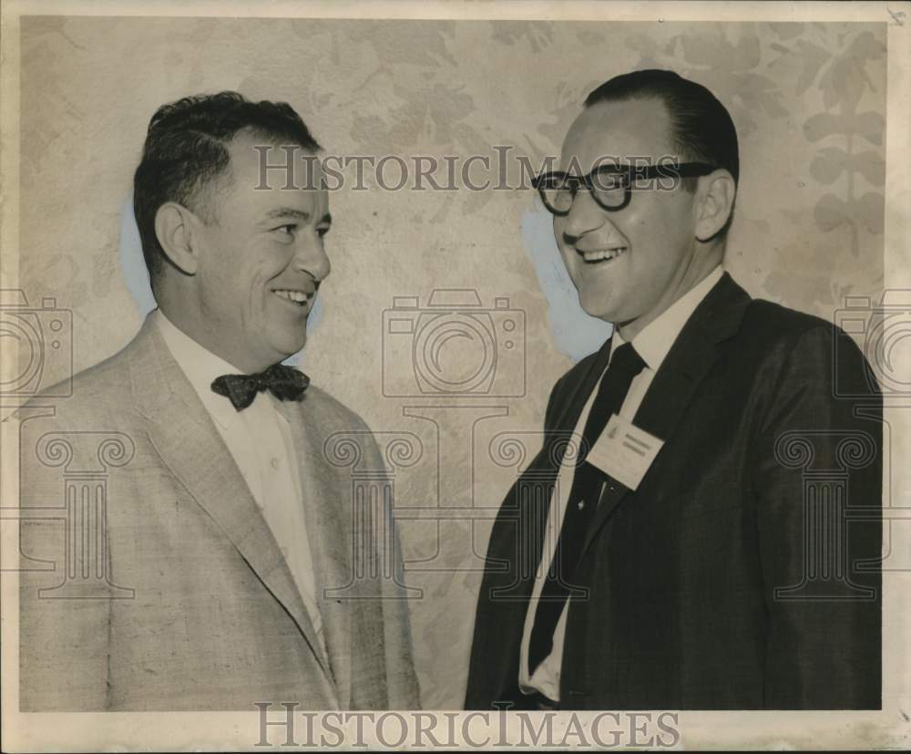 1959 Press Photo William Hallahan &amp; Harry Greep Speak at Insured Savings Assn.