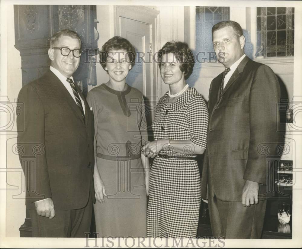 1966 Press Photo Mr. &amp; Mrs. R.M. Hallenus with Mr. &amp; Mrs. Robert R. Bond