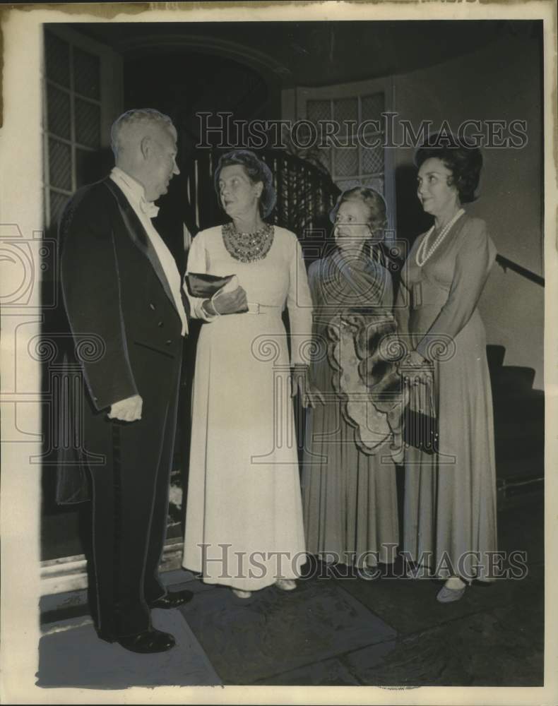1973 Press Photo Attendants of the New Orleans Opera House Association Gala
