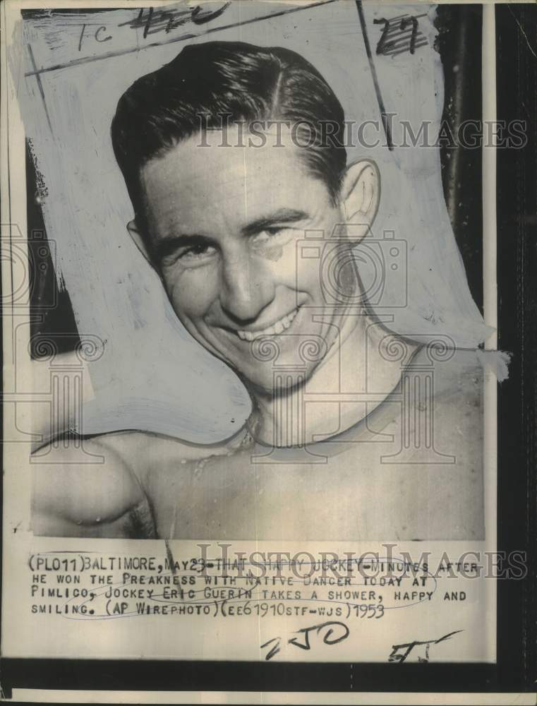 Load image into Gallery viewer, 1953 Press Photo Jockey Eric Guerin after winning the Preakenss - noo24997
