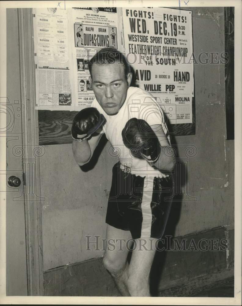 1967 Press Photo Boxing - Johnny Hand Wearing his boxing gloves - noo25233- Historic Images