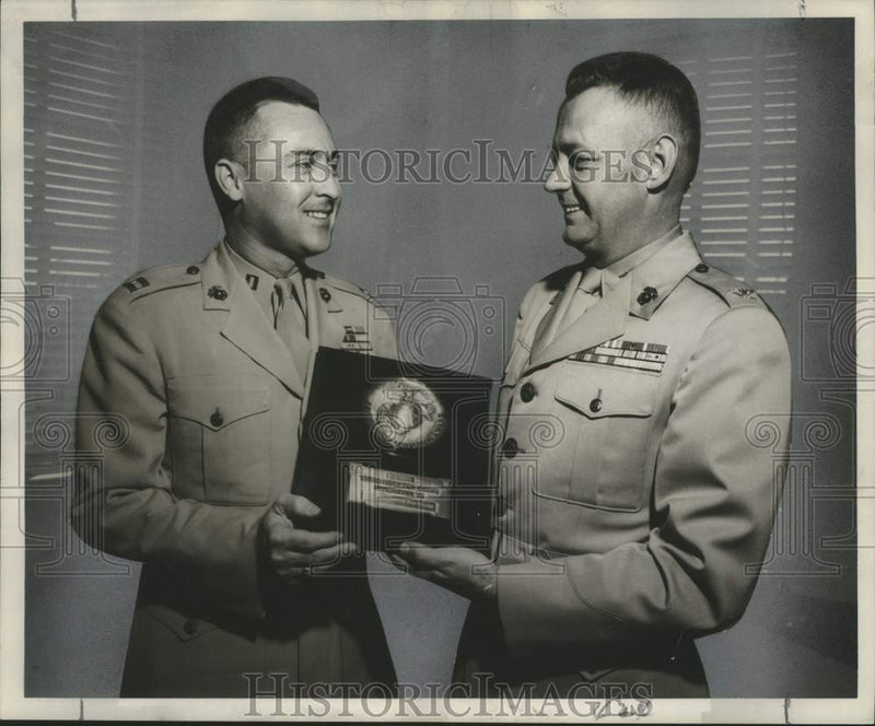 Load image into Gallery viewer, 1959 Press Photo Captain E.B. Hart, USMC, receives recruiting award - noo25390
